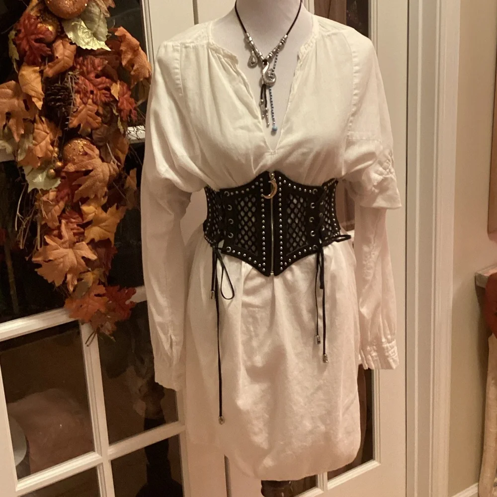 Elegant cream Tunic with long sleeves - Picture 2 of 13